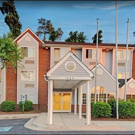 Travelers Inn And Suites Raleigh Exteriör bild