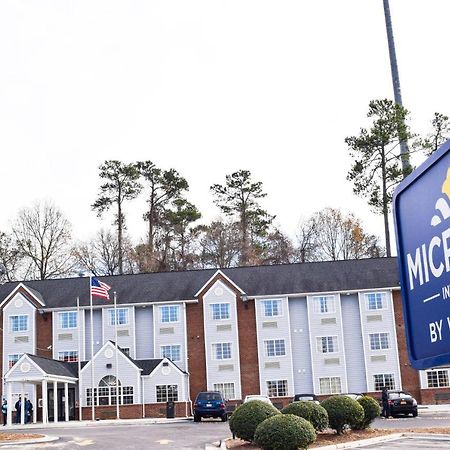 Travelers Inn And Suites Raleigh Exteriör bild