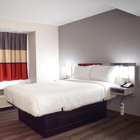 Travelers Inn And Suites Raleigh Exteriör bild