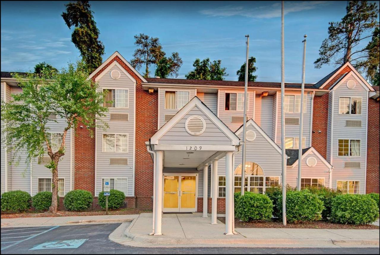 Travelers Inn And Suites Raleigh Exteriör bild
