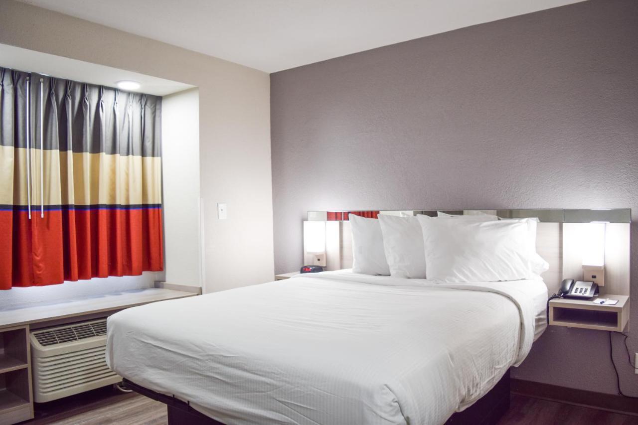 Travelers Inn And Suites Raleigh Exteriör bild