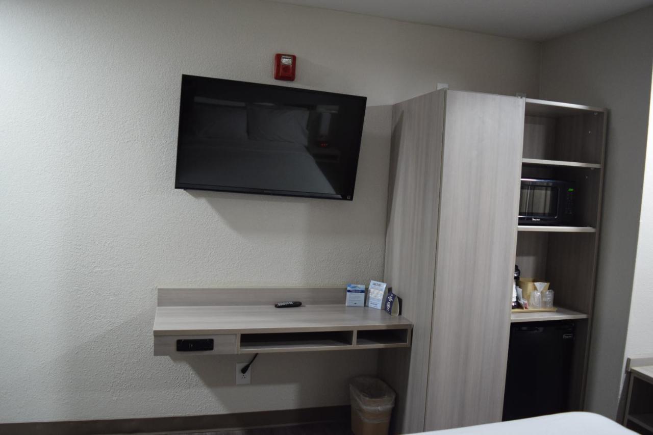 Travelers Inn And Suites Raleigh Exteriör bild